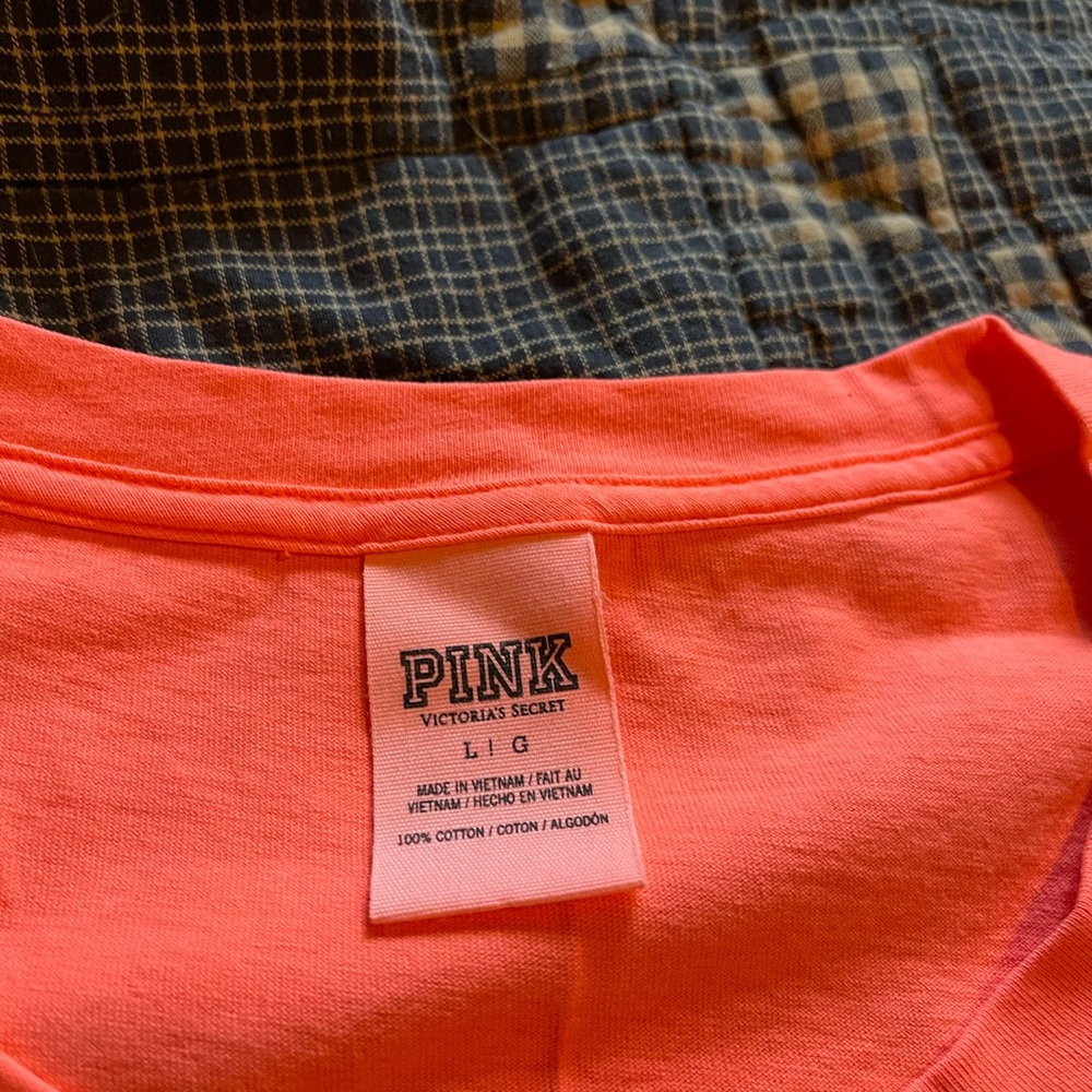 VS PINK shirt sleeve, great condition